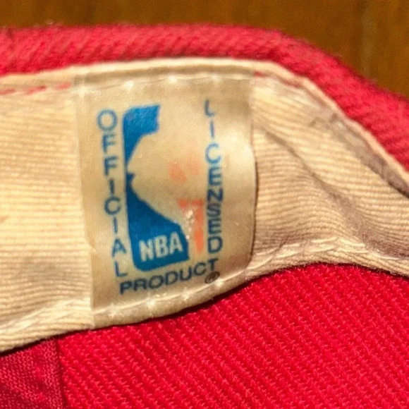 Vintage Chicago Bulls Basketball NBA Cap Hat Red/Black Snapback Collectible - Picture 15 of 16